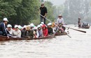 Phát hoảng cảnh thuyền chở 40 người lên chùa Hương